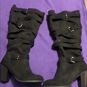 Torrid 9W Black Strappy kneehigh boot heeledstrap